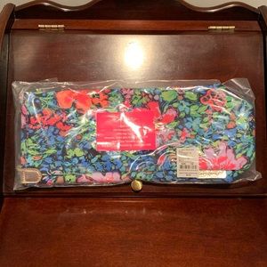 NWT Wine bag in Festive Fantasy ❤️